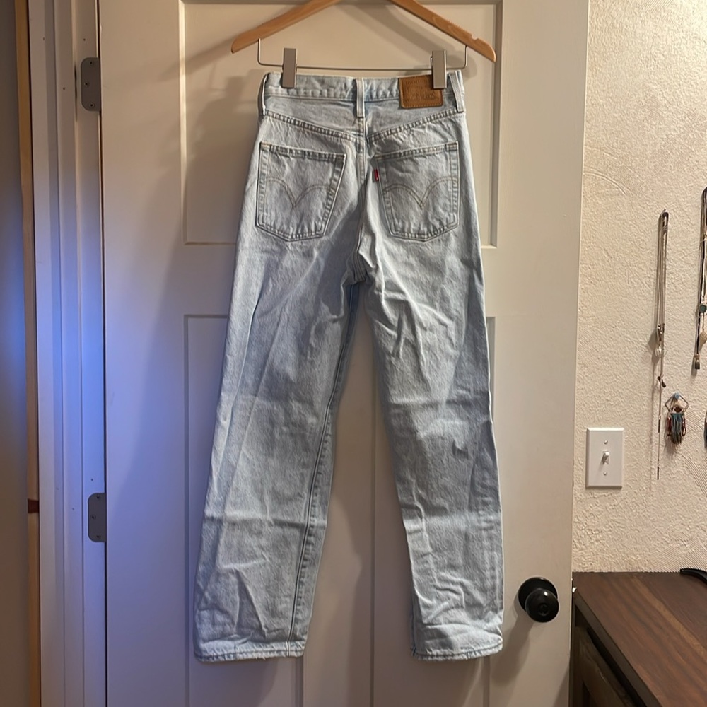 Levis - Picture 4 of 5